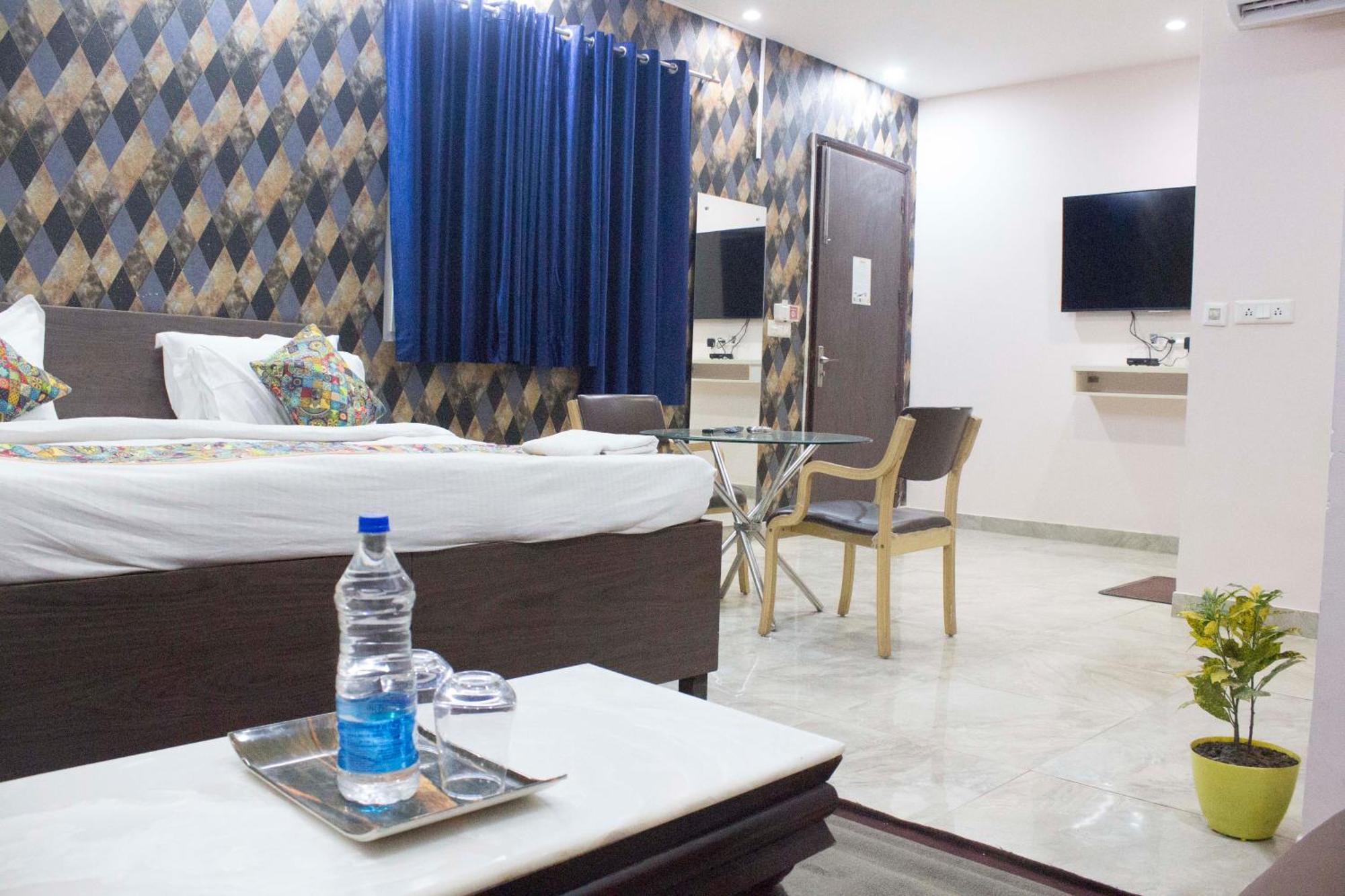 Jsb Hotel Faridabad Exterior photo